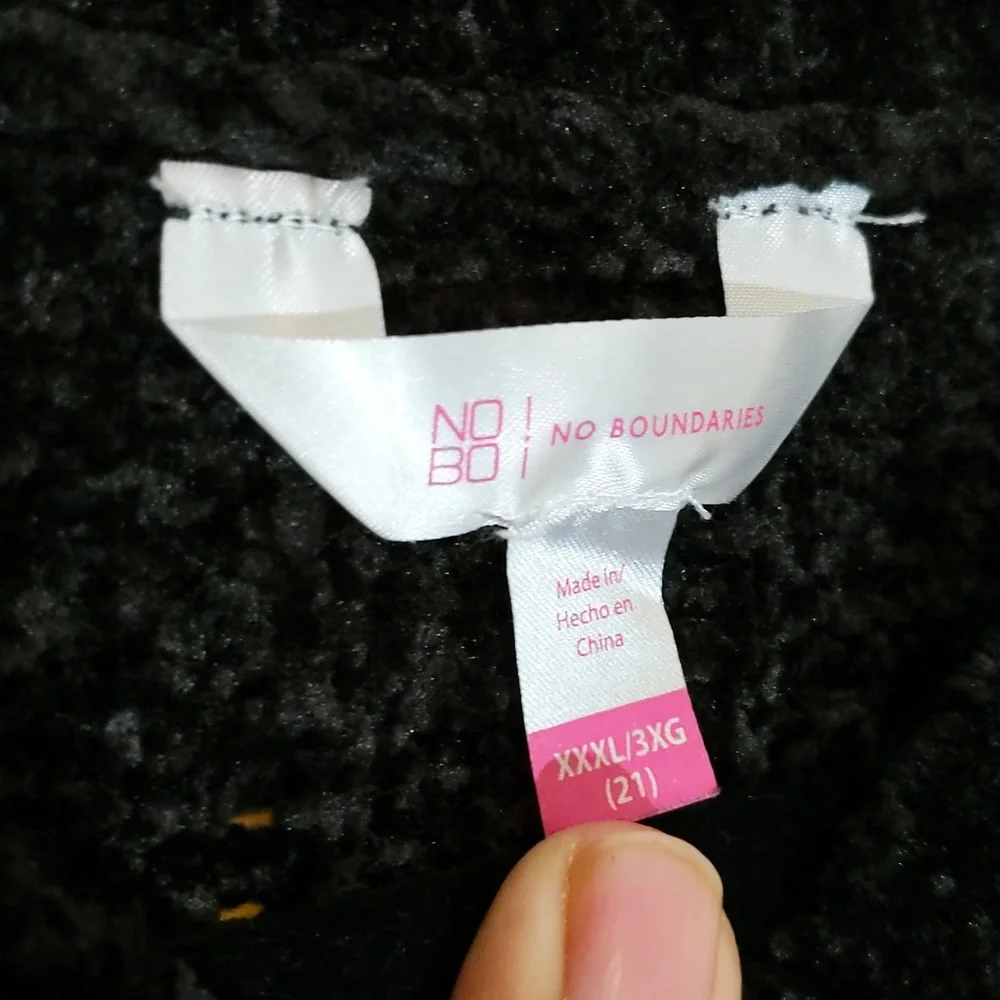 No Boundaries| Black Crew Neck Sweater Polyester made of 100% Recycled Materials - Picture 3 of 7